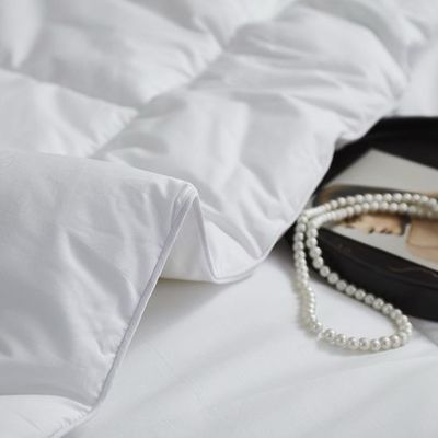 Fashion Style Luxury White Fabric Down Quilt  OEM / ODM Available